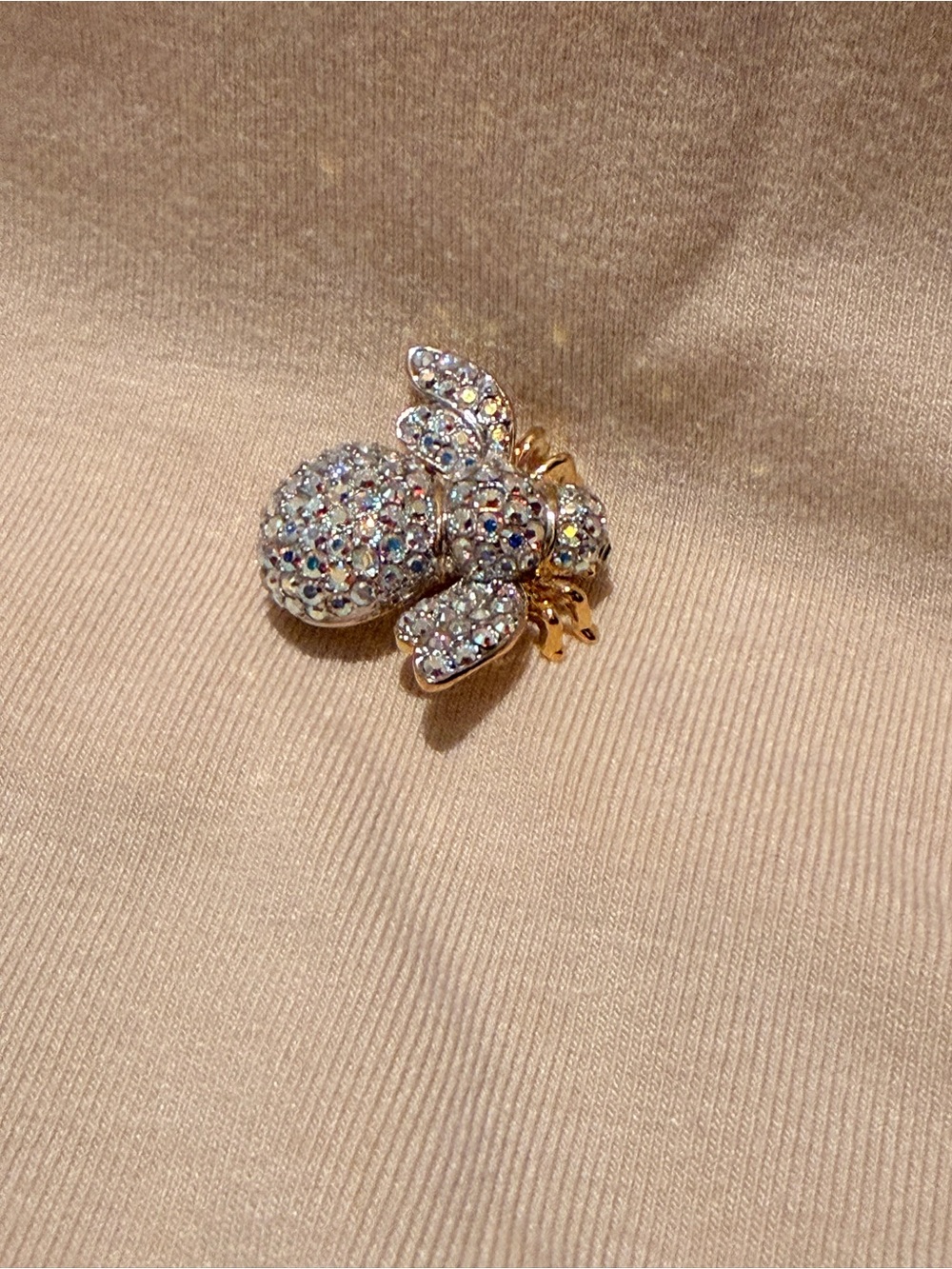 Vintage Joan Rivers WINNER Bee Brooch - Picture 2 of 4